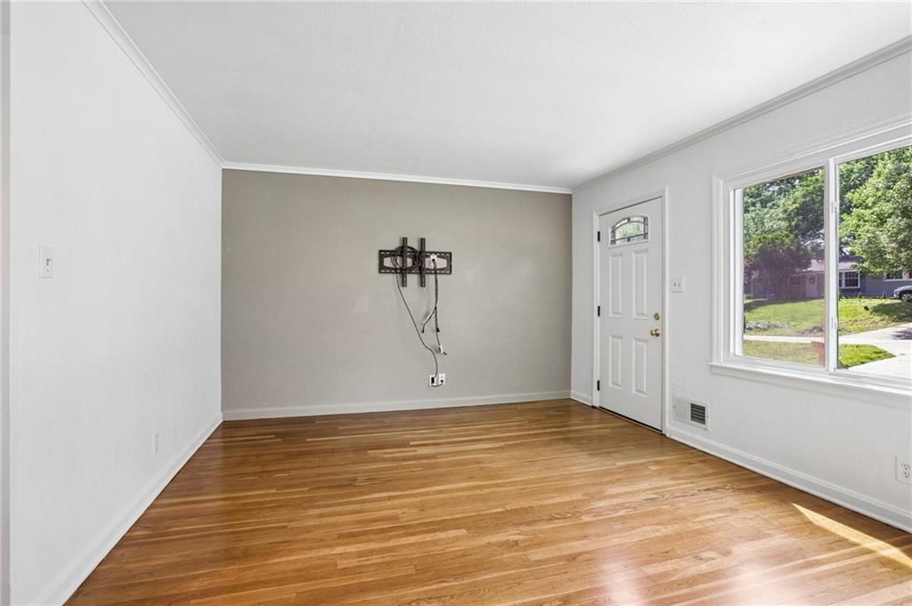 748 Hillside Avenue — photo 4