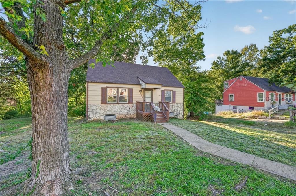 5078 Glenside Drive, Kansas City, MO: listing photo 2