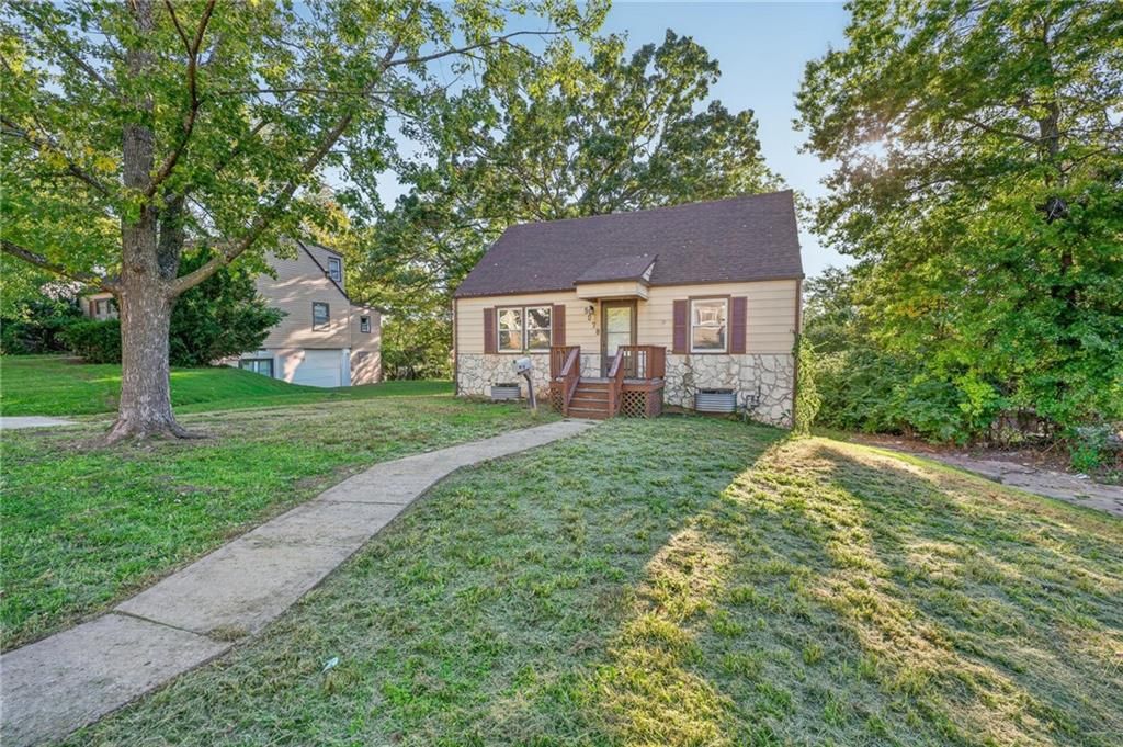 5078 Glenside Drive, Kansas City, MO: listing photo 3