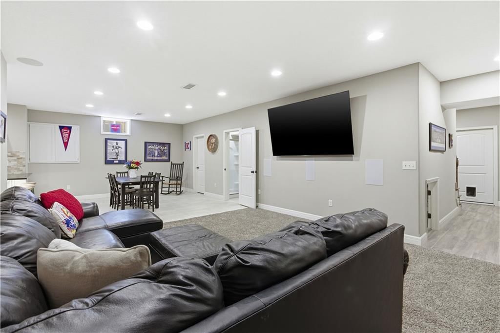 10853 S Theden Street — photo 50