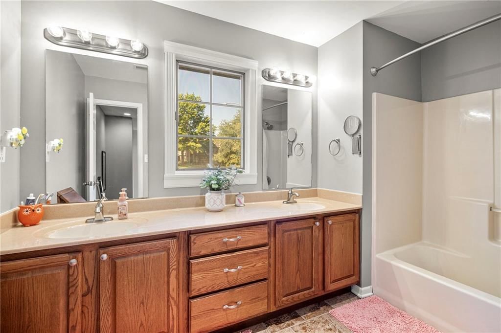 2400 SW Clear Creek Court — photo 39