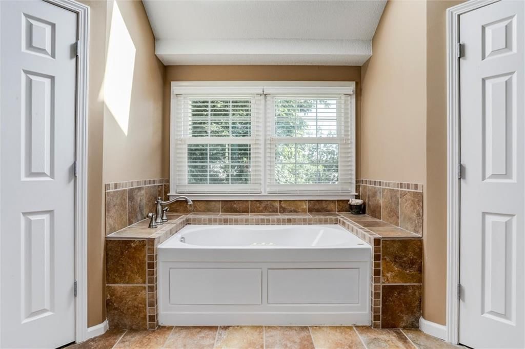 14120 W 114th Street — photo 15