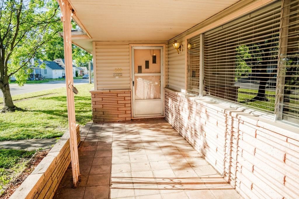 2302 Crawford Avenue — photo 4