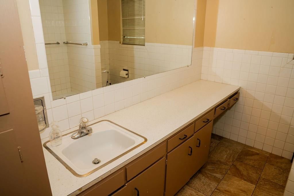 2302 Crawford Avenue — photo 10