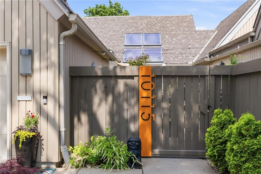 10115 LOWELL Avenue — photo 3