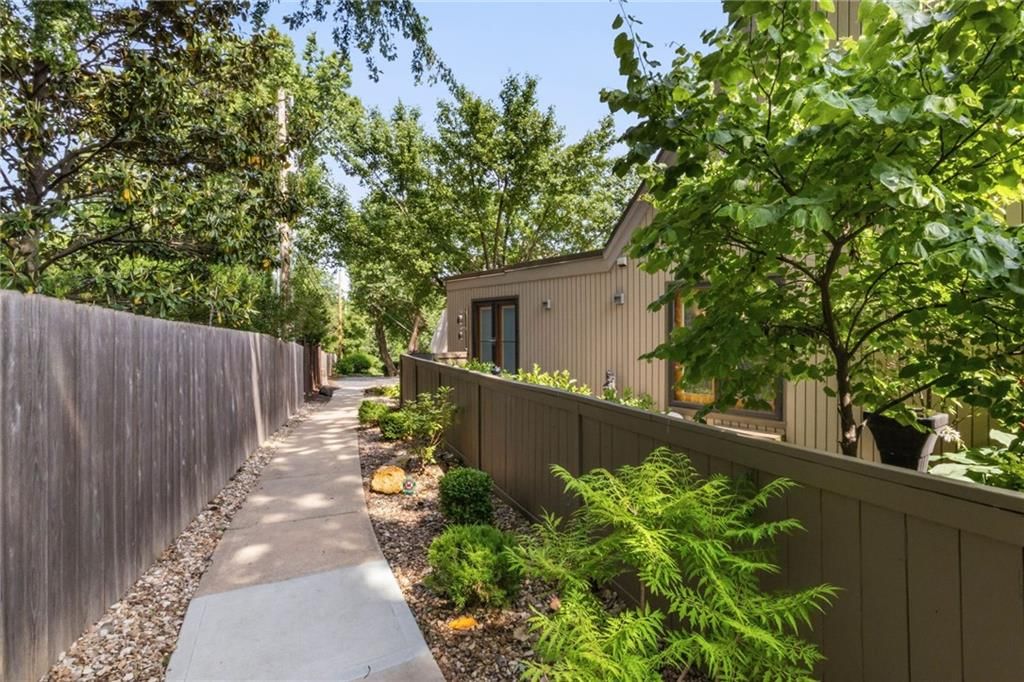 10115 LOWELL Avenue — photo 23