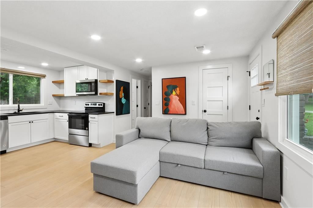 1025 S 50th Drive — photo 9