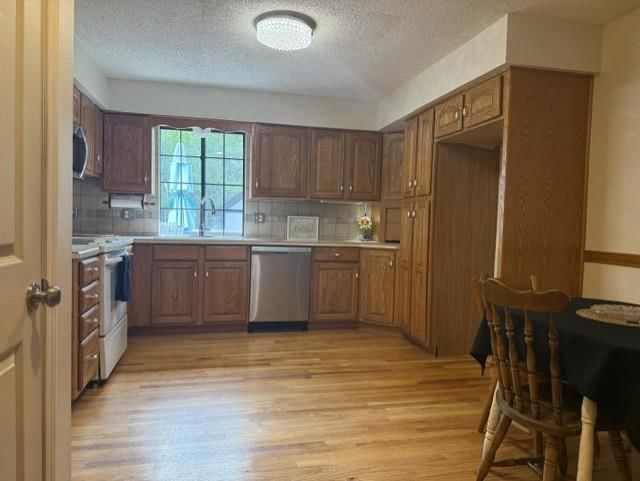 328 NE Greystone Drive — photo 12