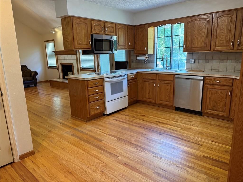 328 NE Greystone Drive — photo 14