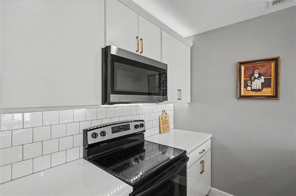 2530 Arlene Place — photo 10