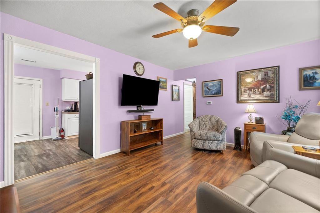 2214 Learnard Avenue — photo 2