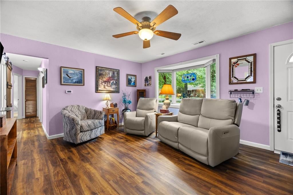 2214 Learnard Avenue — photo 3