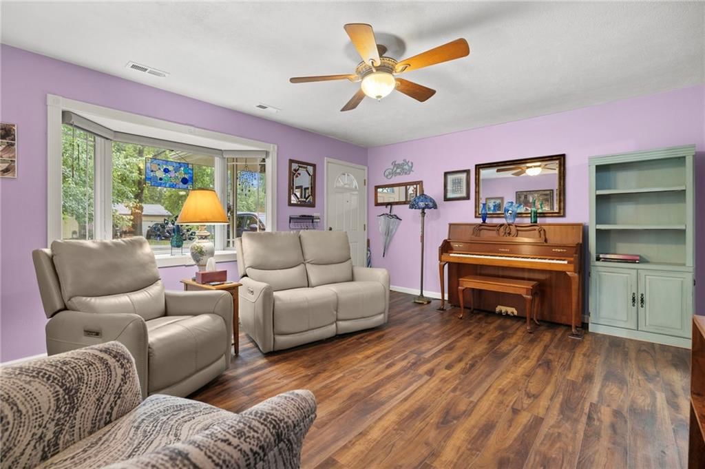 2214 Learnard Avenue — photo 4