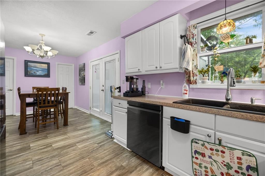 2214 Learnard Avenue — photo 9