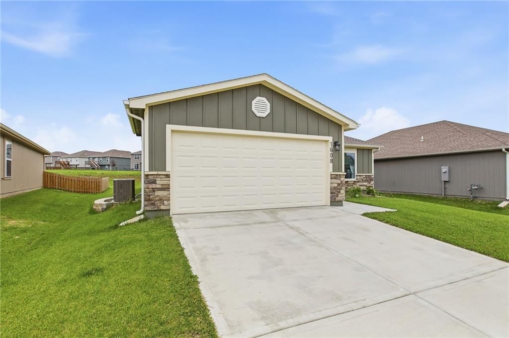 1608 Maci Street — photo 2