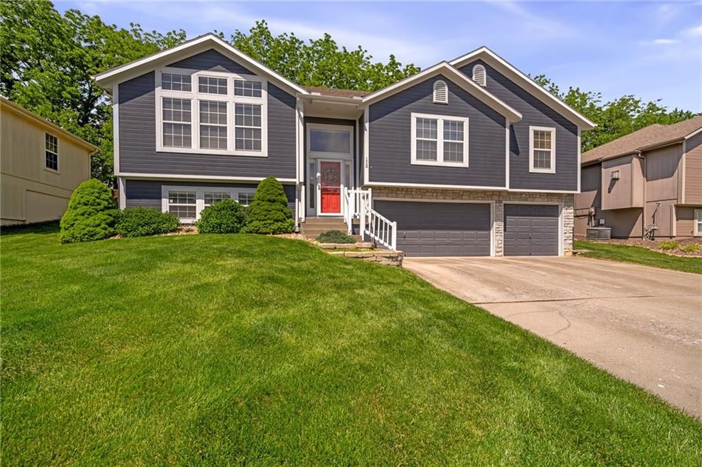 108 NE Topaz Drive — photo 2