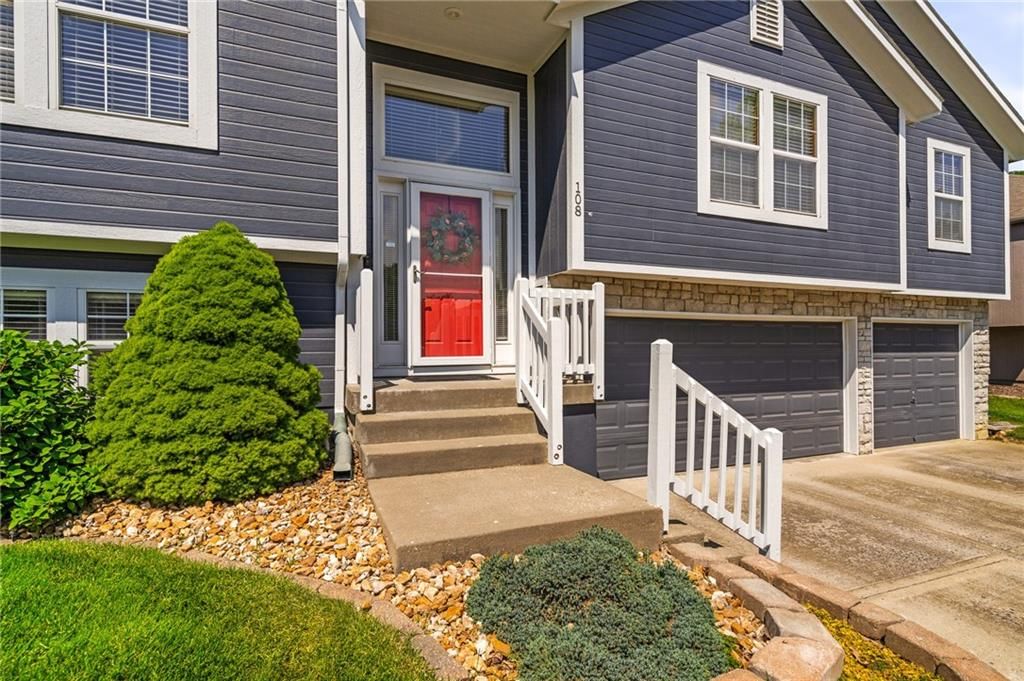 108 NE Topaz Drive — photo 4
