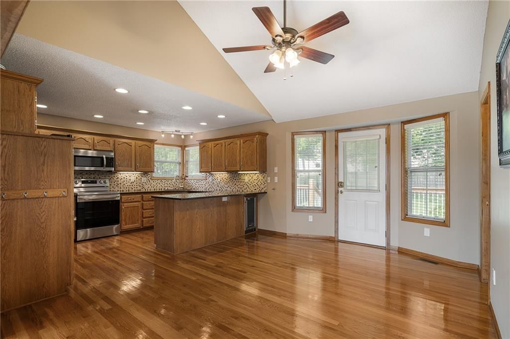 108 NE Topaz Drive — photo 11