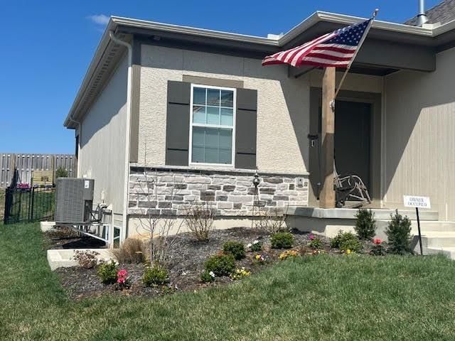 25034 W 94th Terrace — photo 2