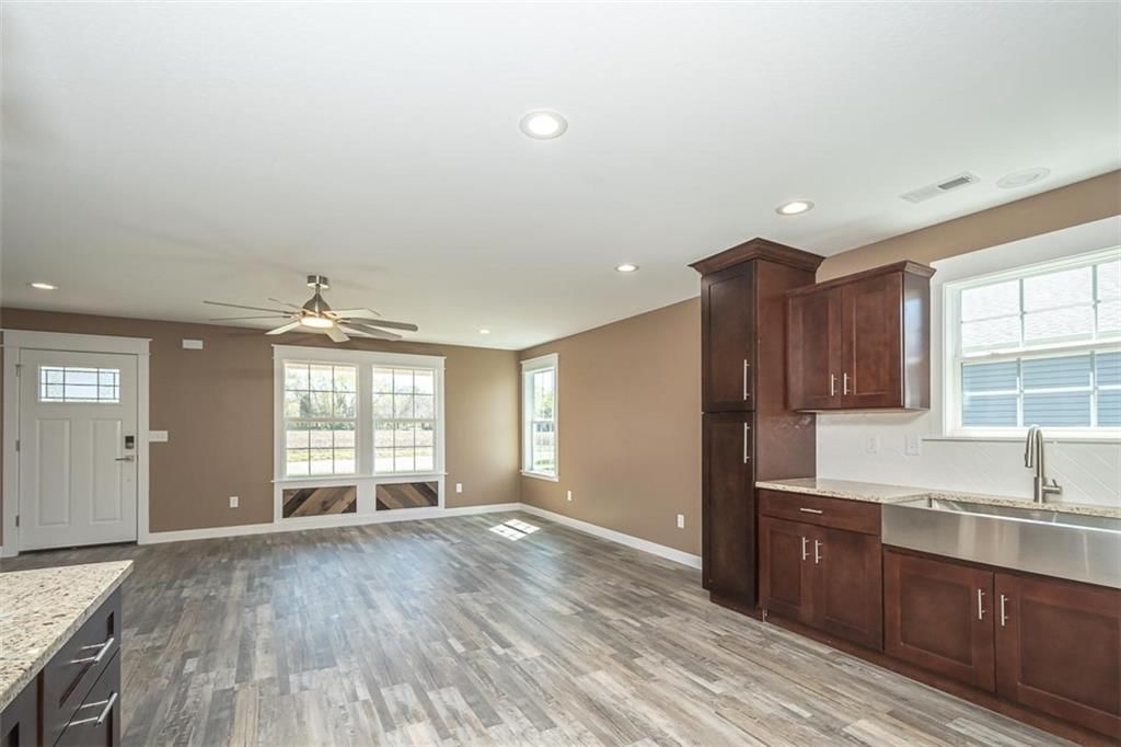 902 S Monroe Street — photo 3
