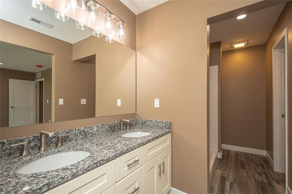 902 S Monroe Street — photo 21