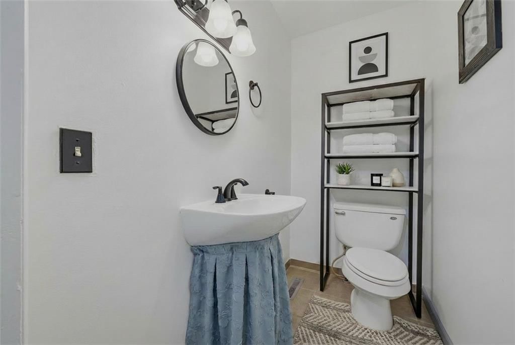 3510 Thompson Avenue — photo 13
