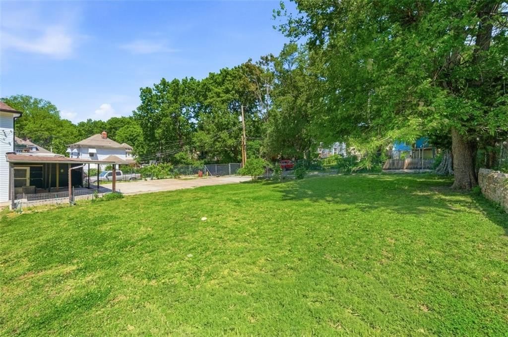3510 Thompson Avenue — photo 32