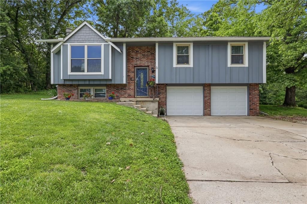 126 Beach Drive — photo 1