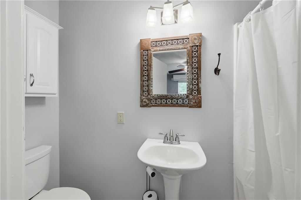 126 Beach Drive — photo 11