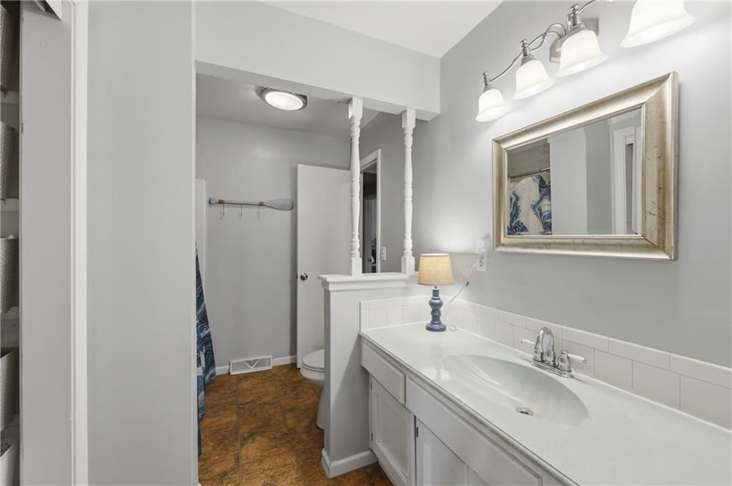 126 Beach Drive — photo 19