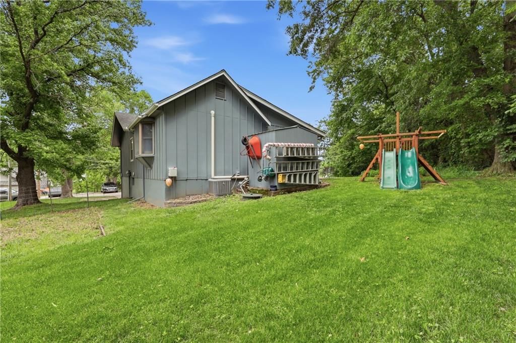 126 Beach Drive — photo 30