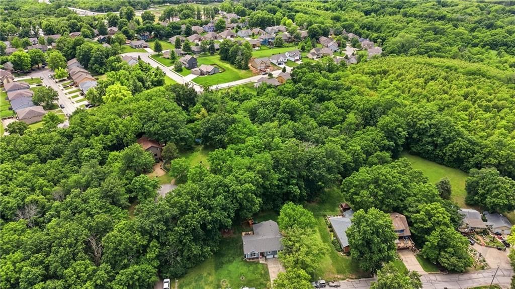 126 Beach Drive — photo 34