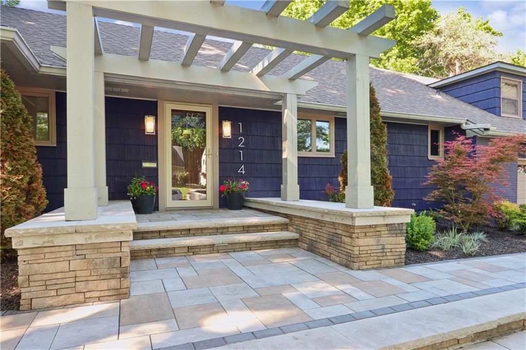 1214 W Gregory Boulevard — photo 2