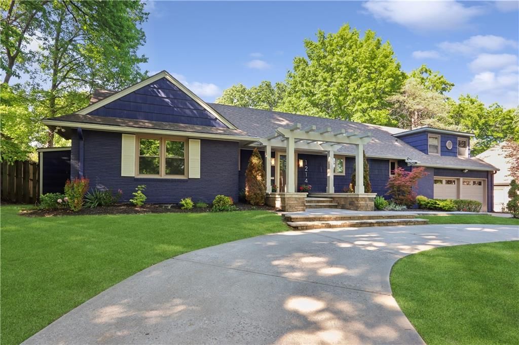1214 W Gregory Boulevard — photo 3