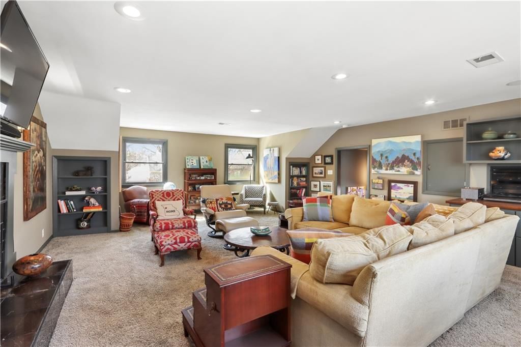 1214 W Gregory Boulevard — photo 21