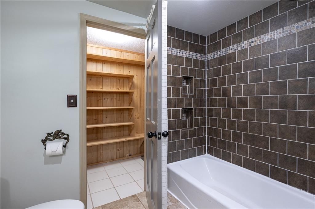 209 E 1st Street — photo 17