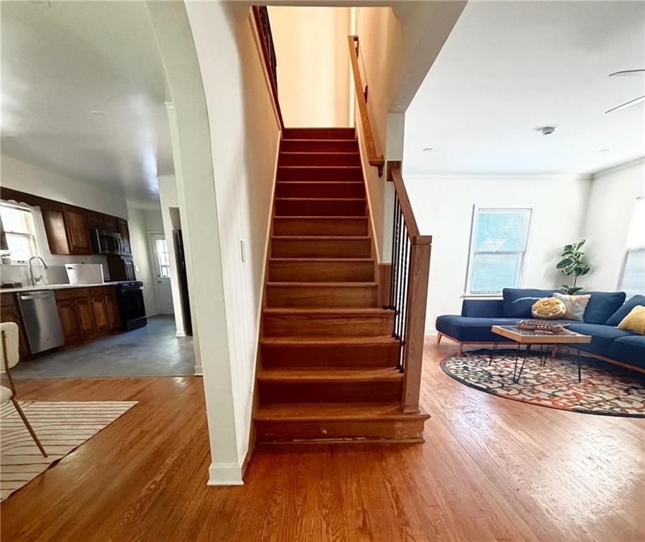 610 E 73rd Terrace — photo 3
