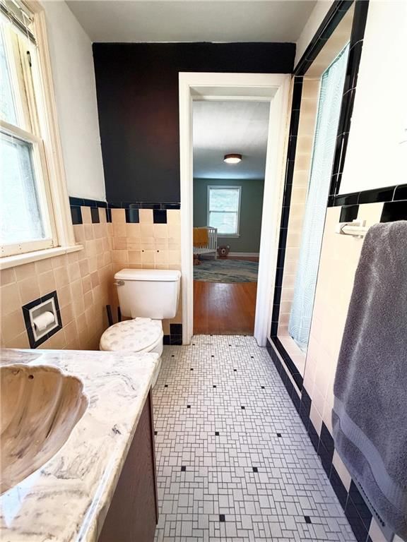 610 E 73rd Terrace — photo 15