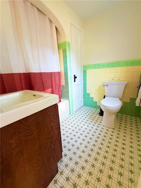 610 E 73rd Terrace — photo 16