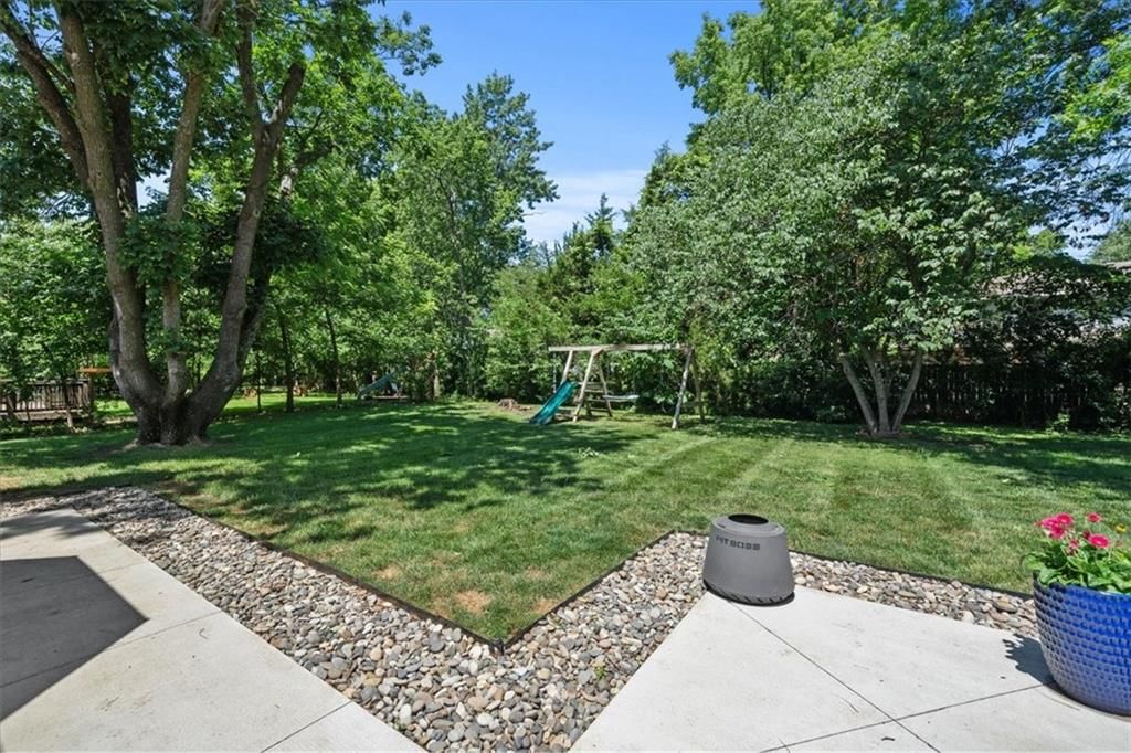 8812 W 106th Street — photo 30