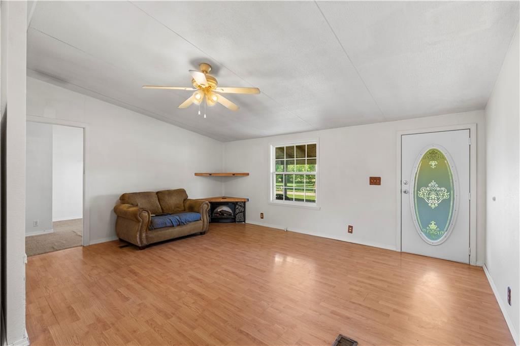 213 W Marvin Avenue — photo 10