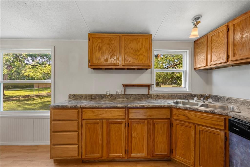 213 W Marvin Avenue — photo 13