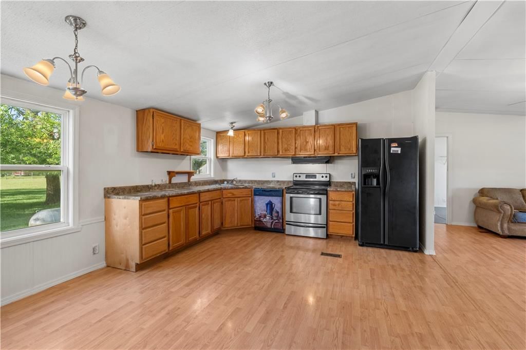 213 W Marvin Avenue — photo 16
