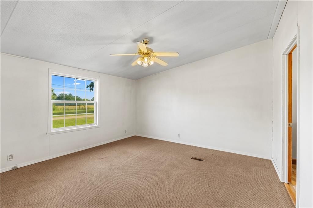 213 W Marvin Avenue — photo 33