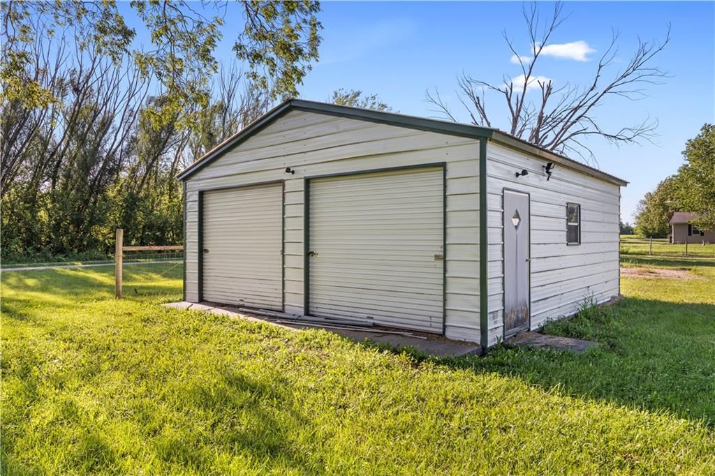 213 W Marvin Avenue — photo 35