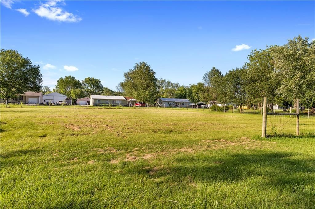 213 W Marvin Avenue — photo 37