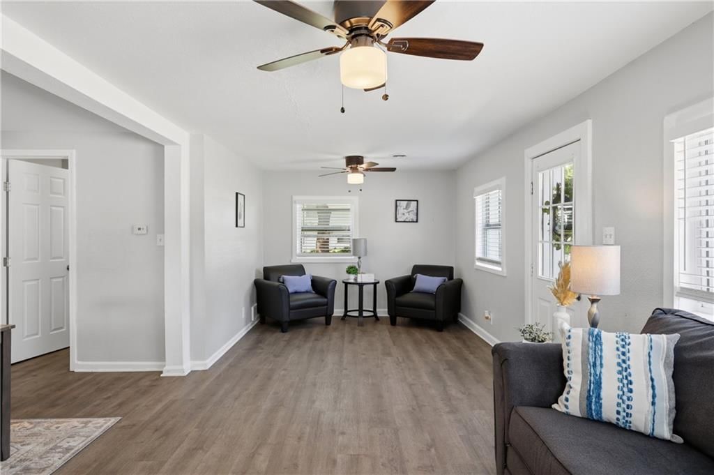 604 NE Douglas Street — photo 4