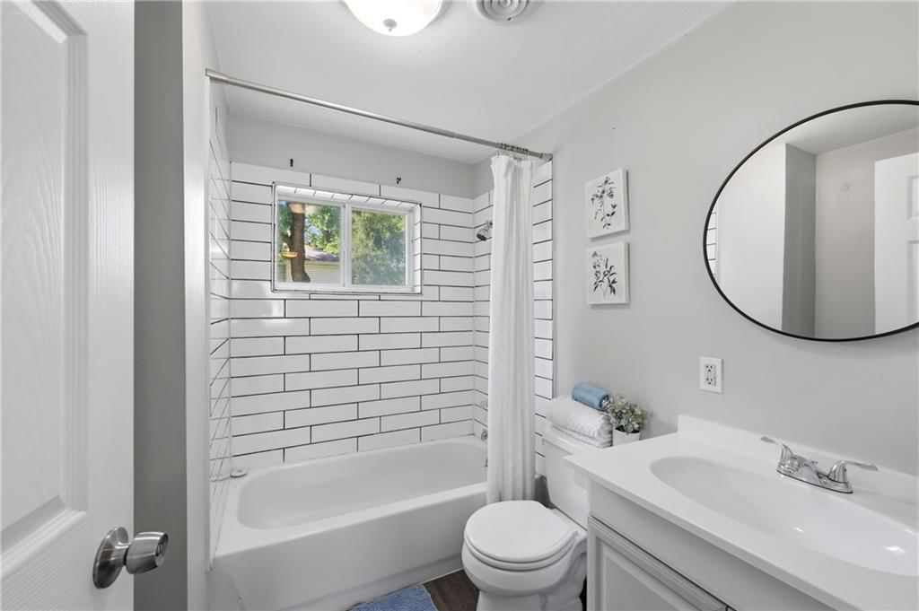 604 NE Douglas Street — photo 7