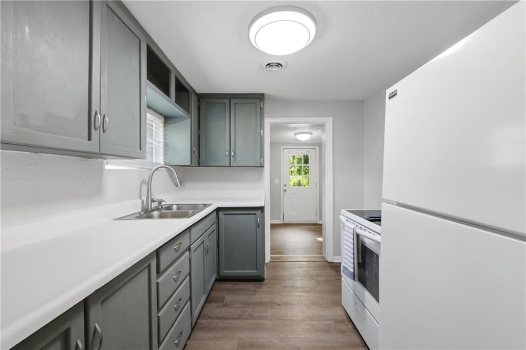 604 NE Douglas Street — photo 10