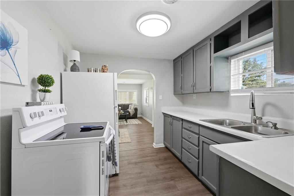 604 NE Douglas Street — photo 11